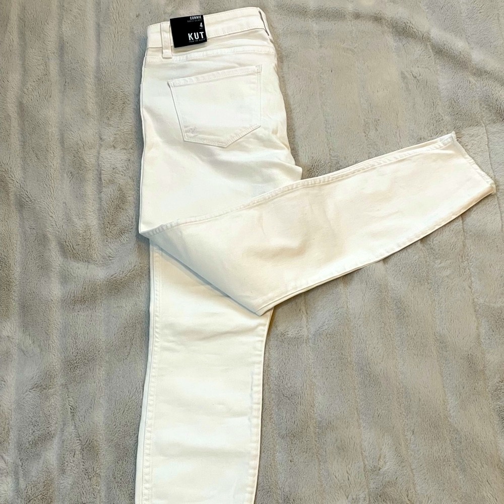 White jeans no rips. - Picture 2 of 4